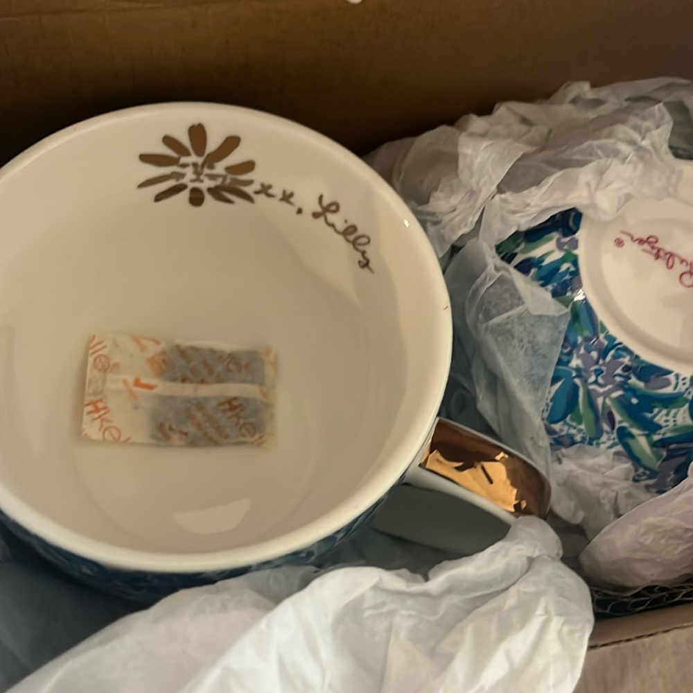 New Lily Pulitzer Mugs Teal Blue Gold Signed Hidden Cat Face Matching Pair Cups